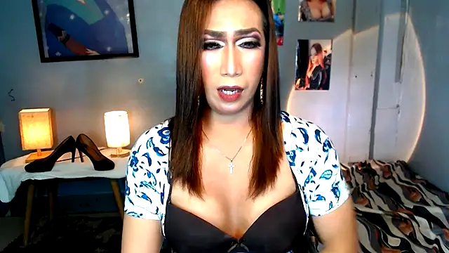 littleredbunny27 online show from 06-12-26, 12:15