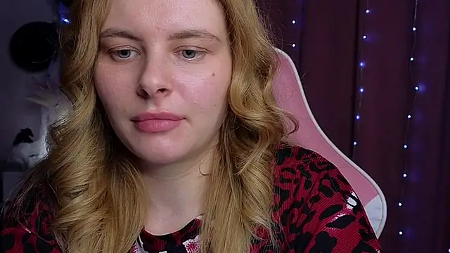 Snapshot of newday-off chatting on 10-31-25, 06:20 newday-off online show from 10-31-25, 06:20