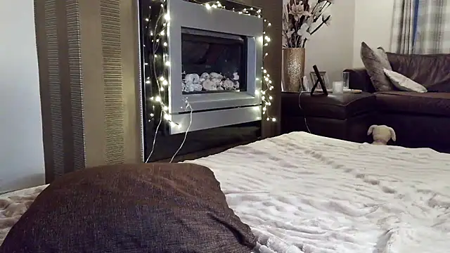 Scouse Lexi online show from 04-18-26, 07:58