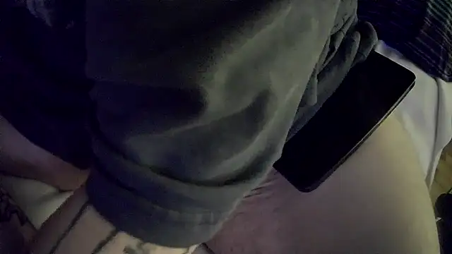 Snapshot of splatteringfun chatting on 03-21-26, 06:29 splatteringfun online show from 03-21-26, 06:29