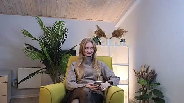 Snapshot of PennyManino chatting on 10-15-25, 07:19 PennyManino online show from 10-15-25, 07:19