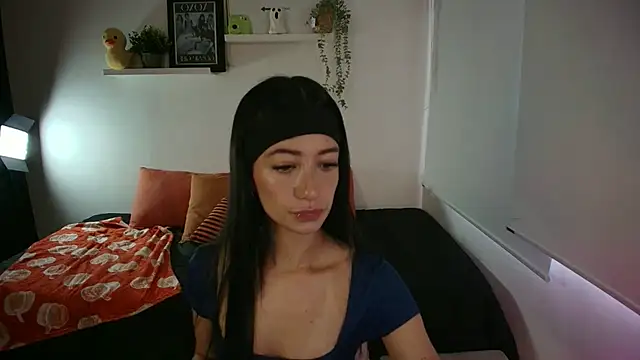 Snapshot of _TiniWild chatting on 11-13-25, 12:15 TiniWild online show from 11-13-25, 12:15