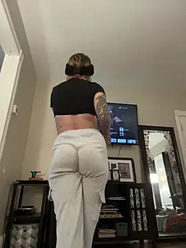 EllieELf online show from 10-14-25, 09:59