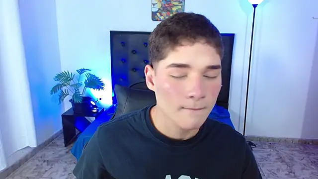 Snapshot of Mattass18 chatting on 02-05-26, 02:11 Mattass18 online show from 02-05-26, 02:11