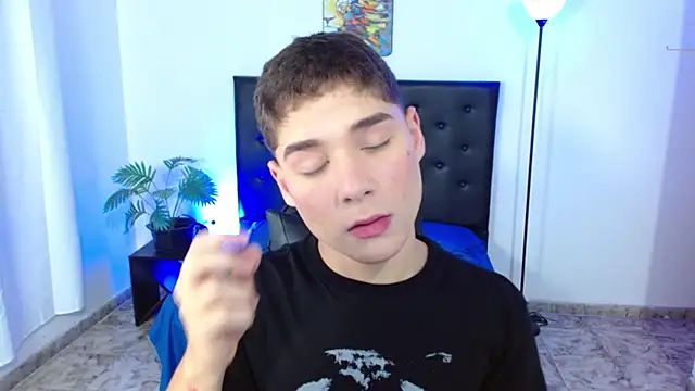 Snapshot of Mattass18 chatting on 02-09-26, 01:37 Mattass18 online show from 02-09-26, 01:37