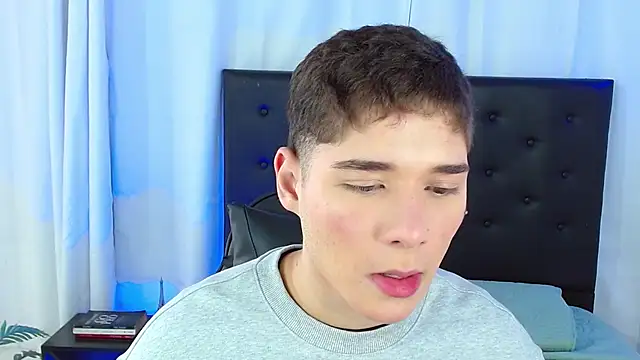 Snapshot of Mattass18 chatting on 02-18-26, 01:29 Mattass18 online show from 02-18-26, 01:29