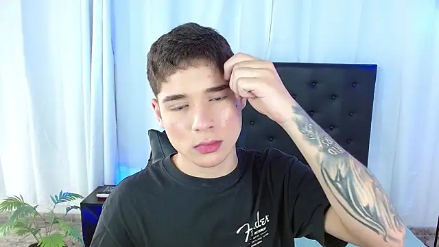 Snapshot of Mattass18 chatting on 02-20-26, 01:22 Mattass18 online show from 02-20-26, 01:22