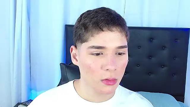 Snapshot of Mattass18 chatting on 02-25-26, 01:32 Mattass18 online show from 02-25-26, 01:32