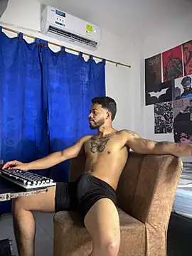 Snapshot of Kylian_Alessandro chatting on 02-15-26, 07:54 Kylian Alessandro online show from 02-15-26, 07:54