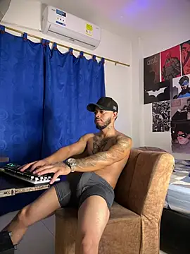 Snapshot of Kylian_Alessandro chatting on 02-16-26, 12:12 Kylian Alessandro online show from 02-16-26, 12:12