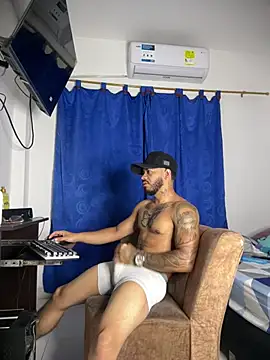 Snapshot of Kylian_Alessandro chatting on 02-18-26, 11:06 Kylian Alessandro online show from 02-18-26, 11:06