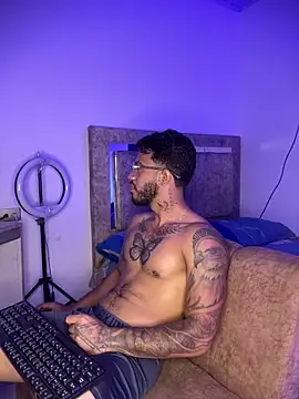 Snapshot of Kylian_Alessandro chatting on 02-19-26, 04:19 Kylian Alessandro online show from 02-19-26, 04:19