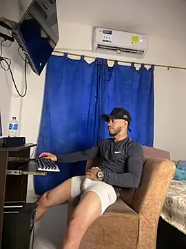 Snapshot of Kylian_Alessandro chatting on 02-25-26, 12:15 Kylian Alessandro online show from 02-25-26, 12:15