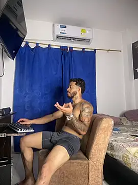 Snapshot of Kylian_Alessandro chatting on 03-03-26, 03:12 Kylian Alessandro online show from 03-03-26, 03:12