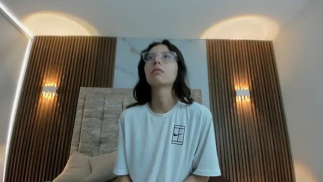 AnnieAndLeandro online show from 01-17-26, 02:33