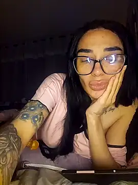 Snapshot of LucyMiax chatting on 10-19-25, 01:06 LucyMiax online show from 10-19-25, 01:06