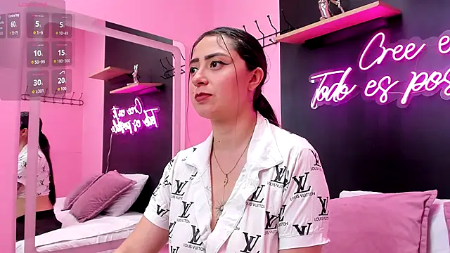 JuliethCruz  online show from 12-04-25, 05:54