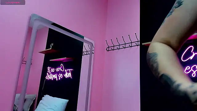 JuliethCruz  online show from 01-14-26, 08:36