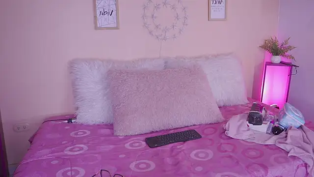 Meggie  online show from 11-15-25, 07:43