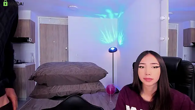 Mikeyvioleta  online show from 03-02-26, 01:40