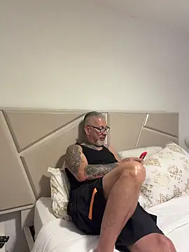 Snapshot of roygomez chatting on 10-17-25, 05:04 roygomez online show from 10-17-25, 05:04