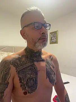 Snapshot of roygomez chatting on 10-24-25, 04:14 roygomez online show from 10-24-25, 04:14