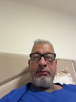 Snapshot of roygomez chatting on 10-28-25, 08:00 roygomez online show from 10-28-25, 08:00