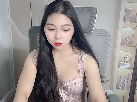 Lilybelle-e online show from 10-18-25, 01:19