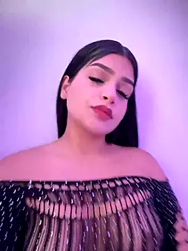 Snapshot of Lucianacuoper chatting on 10-29-25, 06:42 Lucianacuoper online show from 10-29-25, 06:42