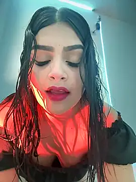 Snapshot of Lucianacuoper chatting on 11-06-25, 07:15 Lucianacuoper online show from 11-06-25, 07:15