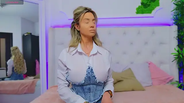 AriannaSins online show from 01-16-25, 01:47