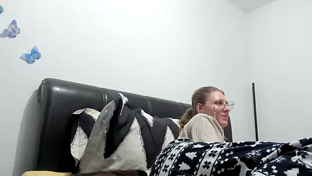 Snapshot of SandyCassie chatting on 04-18-26, 07:51 SandyCassie online show from 04-18-26, 07:51