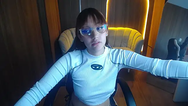 Scarlet 2b  online show from 10-23-25, 08:18