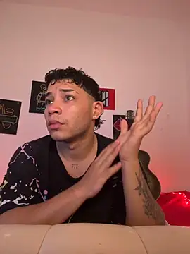 Snapshot of Yeyei77 chatting on 11-12-25, 05:19 Yeyei77 online show from 11-12-25, 05:19