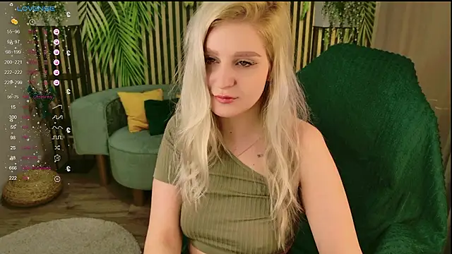 Snapshot of cold_blondie chatting on 01-19-26, 07:23 cold blondie online show from 01-19-26, 07:23