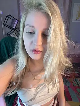 Snapshot of cold_blondie chatting on 06-13-26, 05:27 cold blondie online show from 06-13-26, 05:27