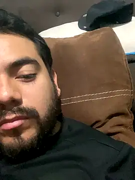 Snapshot of LuisR727 chatting on 11-19-25, 10:15 LuisR727 online show from 11-19-25, 10:15