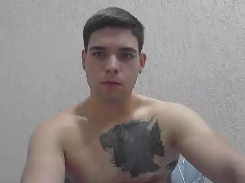 Snapshot of Zure-xxx chatting on 11-06-25, 10:43 Zure-xxx online show from 11-06-25, 10:43