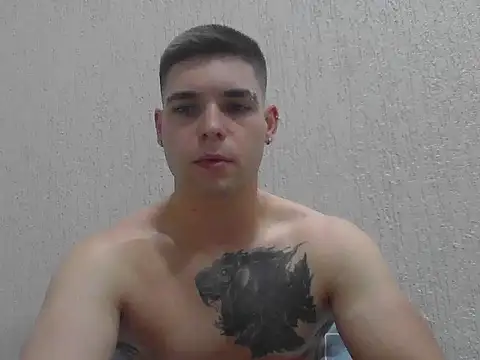 Snapshot of Zure-xxx chatting on 11-14-25, 12:42 Zure-xxx online show from 11-14-25, 12:42