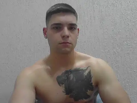 Snapshot of Zure-xxx chatting on 11-14-25, 07:56 Zure-xxx online show from 11-14-25, 07:56