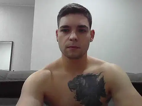 Snapshot of Zure-xxx chatting on 11-26-25, 10:22 Zure-xxx online show from 11-26-25, 10:22