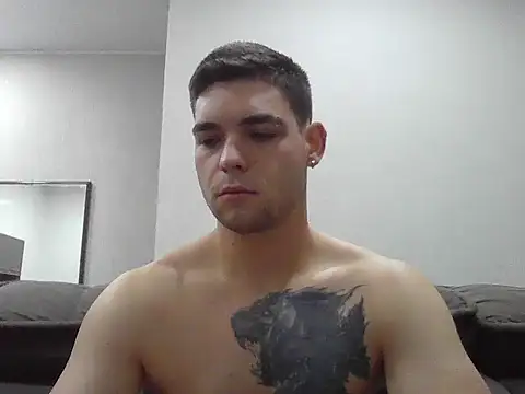 Snapshot of Zure-xxx chatting on 11-27-25, 10:45 Zure-xxx online show from 11-27-25, 10:45