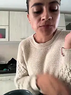 valentina herrrera online show from 10-27-25, 08:46