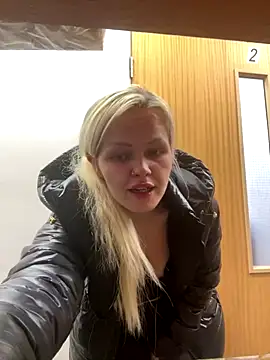 CherryXOX- online show from 10-27-25, 01:59