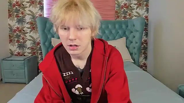 Snapshot of KevinMilky chatting on 11-26-25, 02:29 KevinMilky online show from 11-26-25, 02:29