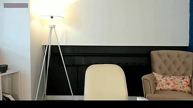 Snapshot of NilsaLenling chatting on 10-17-25, 08:39 NilsaLenling online show from 10-17-25, 08:39