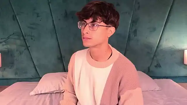 Aaron Eze online show from 04-14-26, 12:33