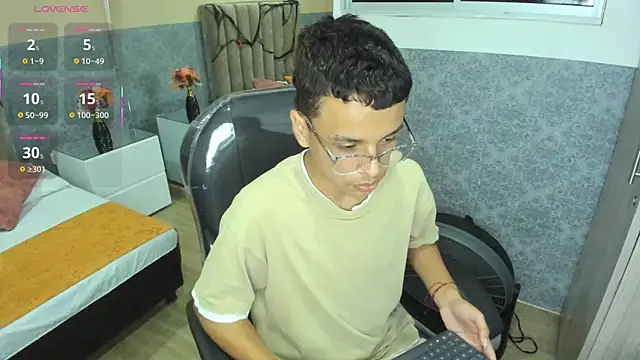 Xavier Fox    online show from 10-31-25, 04:02