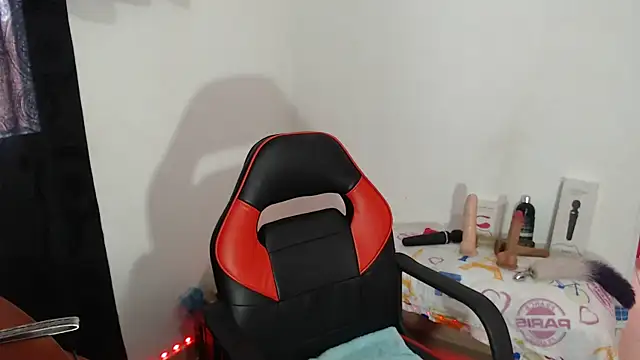 Snapshot of Meganlove2 chatting on 10-17-25, 06:10 Meganlove2 online show from 10-17-25, 06:10