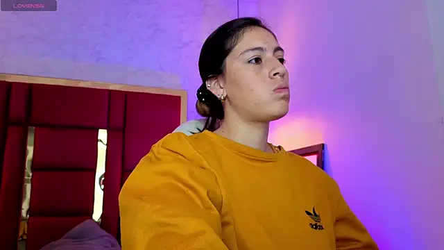 Snapshot of moon_winy chatting on 05-22-26, 11:38 moon winy online show from 05-22-26, 11:38